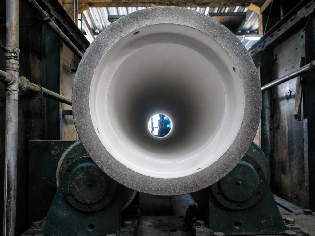 Interior da coquilha preparada para a centrifugação de tubos